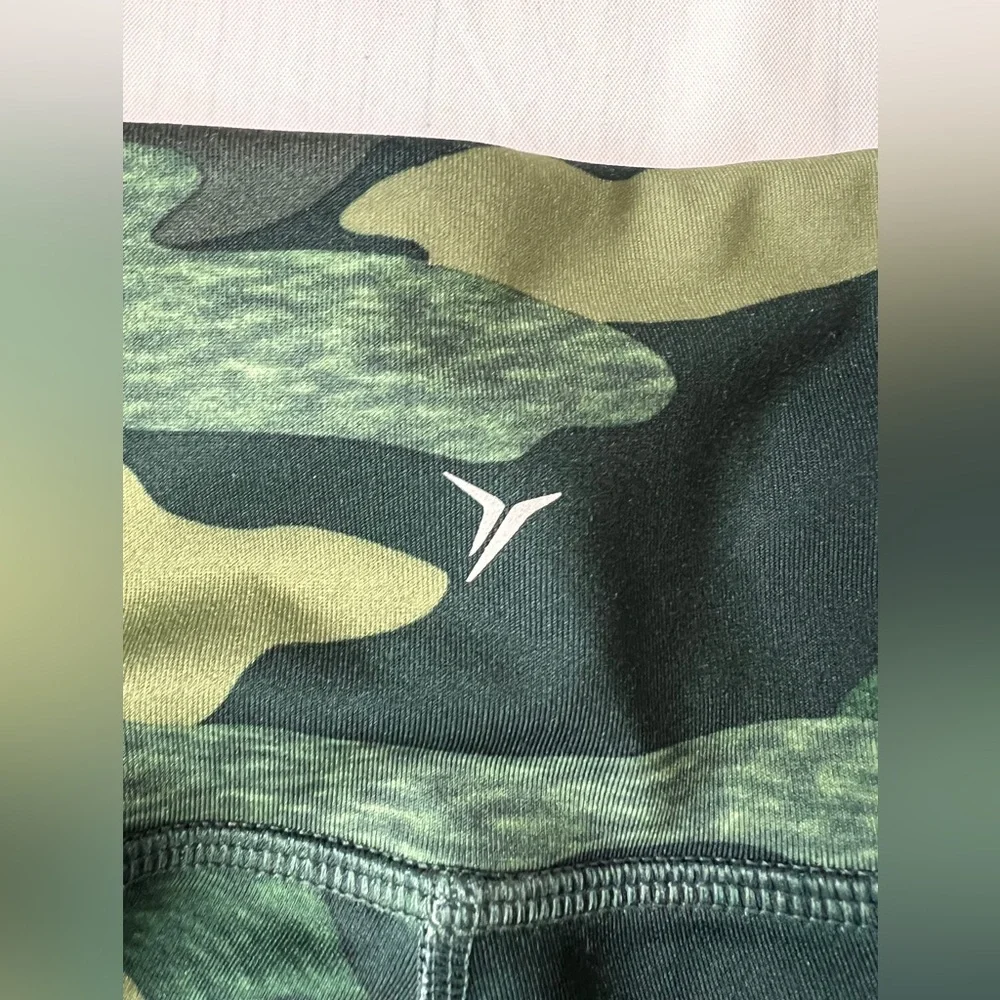 Old Navy green camo full length leggings Mesh calves girls Youth 18 XXL 27-32